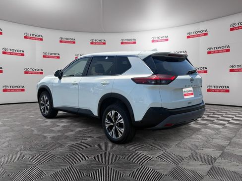 Used 2023 Nissan Rogue SV FWD image 7