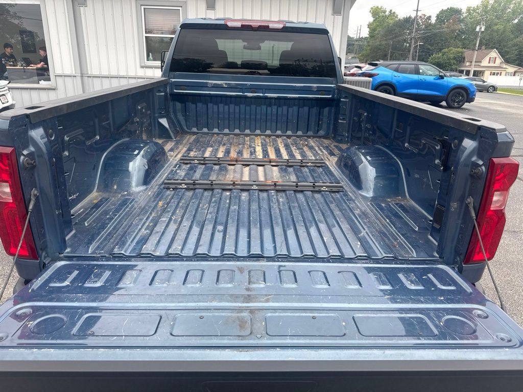 Used 2025 Chevrolet Silverado 3500 LT w/ Safety Package AWD/4WD image 16
