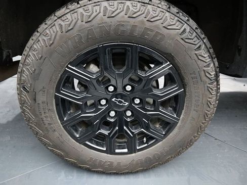 Used 2025 Chevrolet Colorado Trail Boss AWD/4WD image 10
