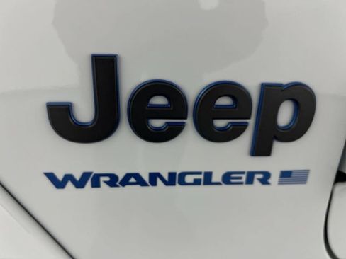 Used 2025 Jeep Wrangler Unlimited Sahara w/ Safety Group AWD/4WD image 31