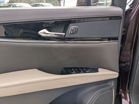 Used 2022 Lincoln Nautilus FWD w/ Premium Package image 11