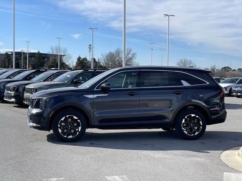 New 2026 Kia Sorento S image 4