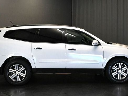 Used 2017 Chevrolet Traverse LT AWD/4WD image 4