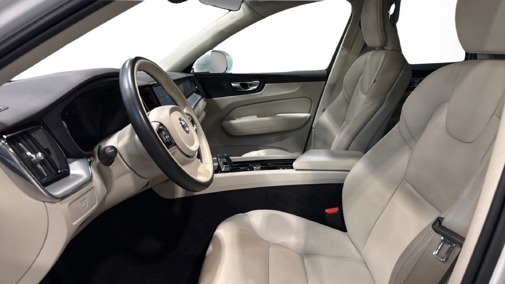 Used 2023 Volvo XC60 B5 Core AWD/4WD image 20