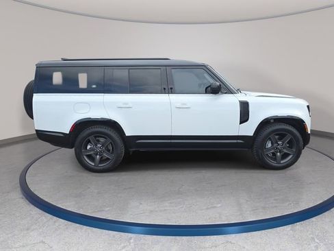 Certified 2024 Land Rover Defender 130 X-Dynamic SE image 5