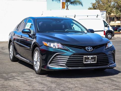 Used 2021 Toyota Camry LE w/ Convenience Package FWD image 3
