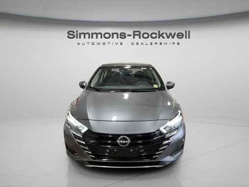 Used 2025 Nissan Versa SV image 2