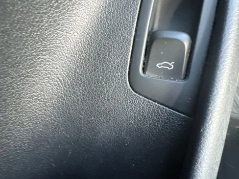 Used 2018 Audi Q3 2.0T Premium w/ Convenience Package AWD/4WD image 39
