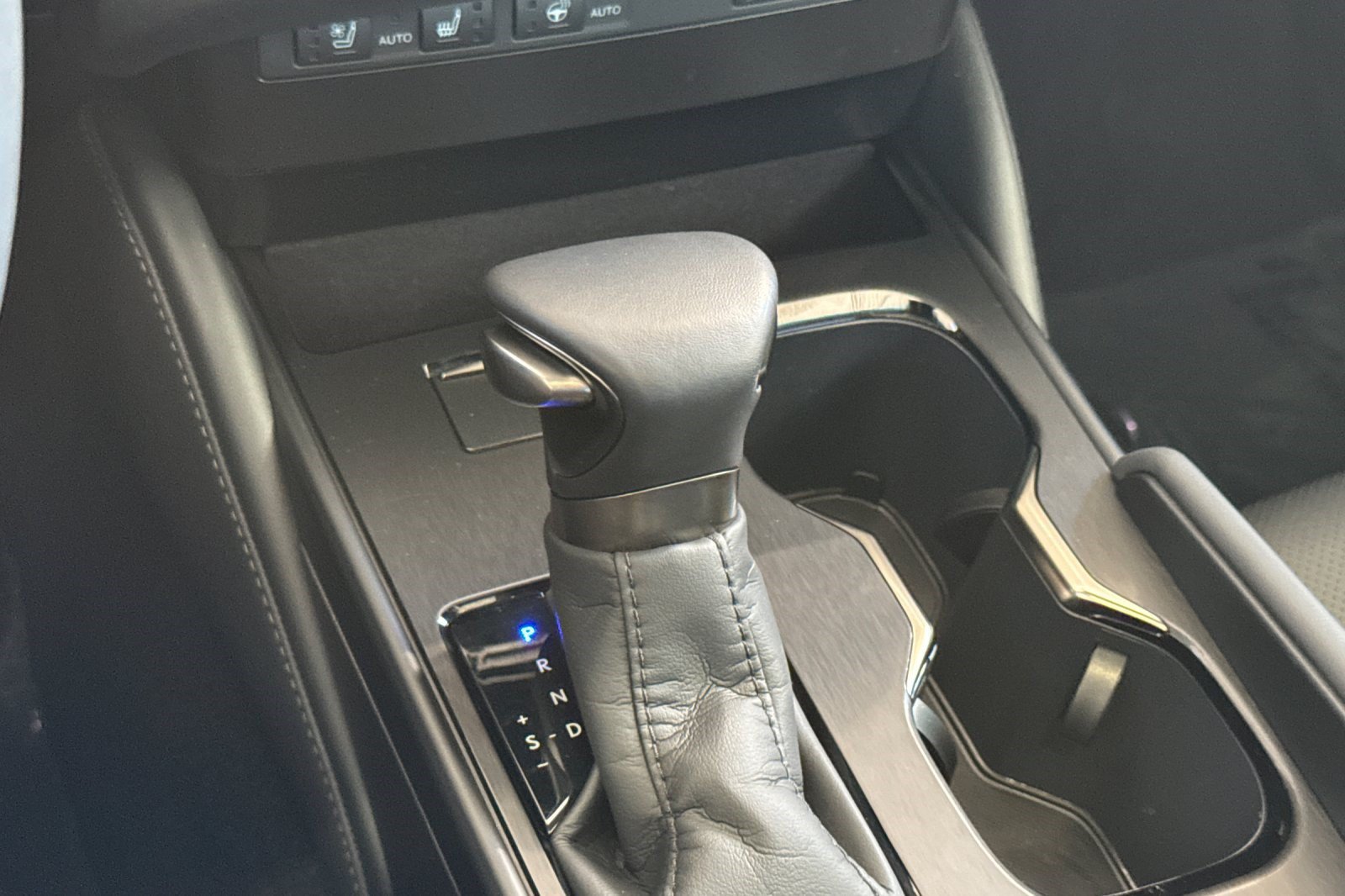 Certified 2025 Lexus ES 300h w/ Premium Package FWD image 26