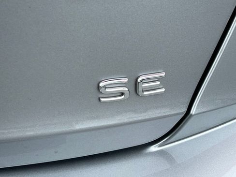 Used 2024 Volkswagen Jetta SE image 13