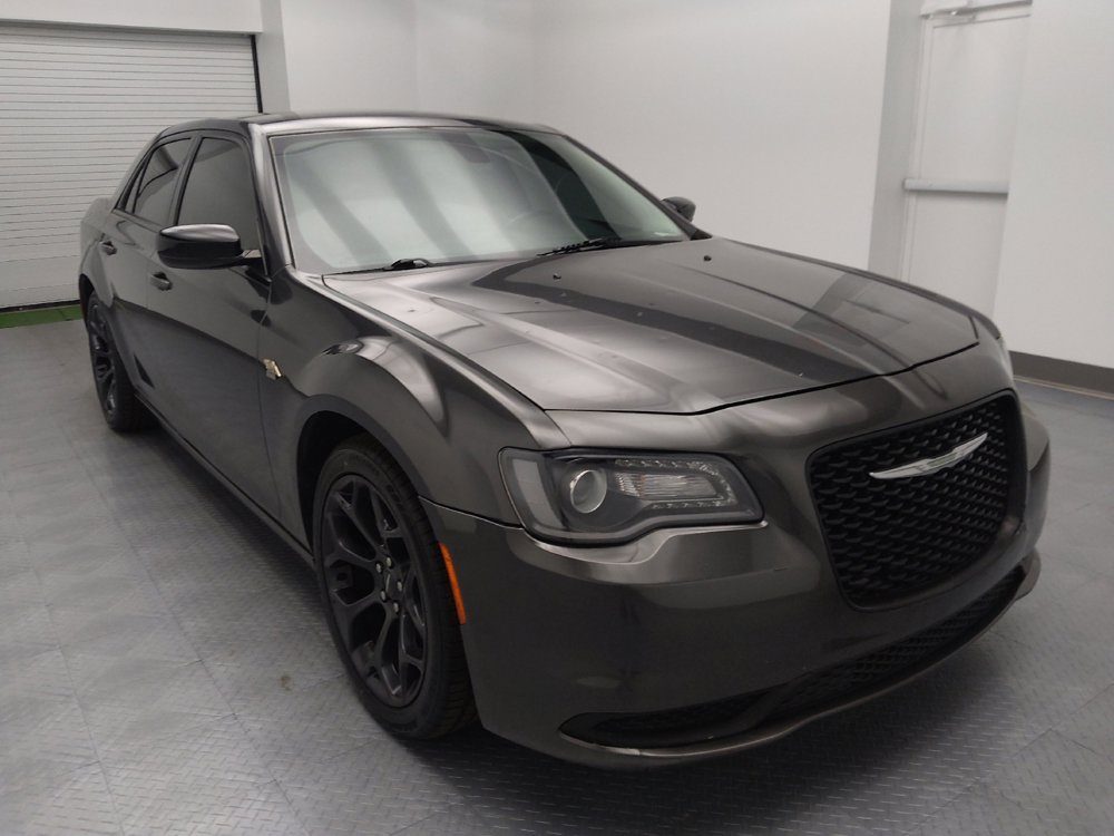 Used 2019 Chrysler 300 Touring w/ Sport Appearance Package RWD image 13