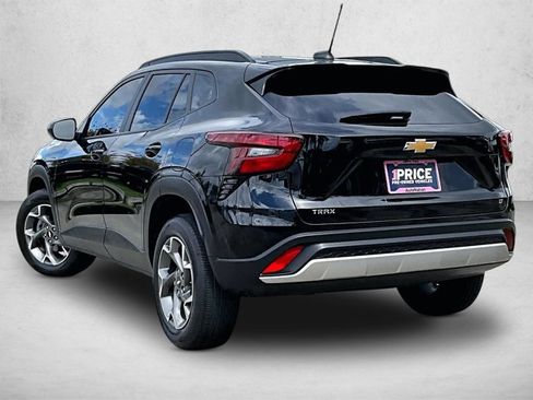 Used 2025 Chevrolet Trax LT FWD image 13