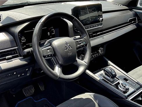 Used 2023 Mitsubishi Outlander SE AWD/4WD image 15