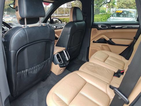 Used 2016 Porsche Cayenne image 42