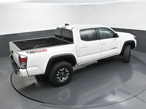 Used 2022 Toyota Tacoma TRD Off-Road image 17