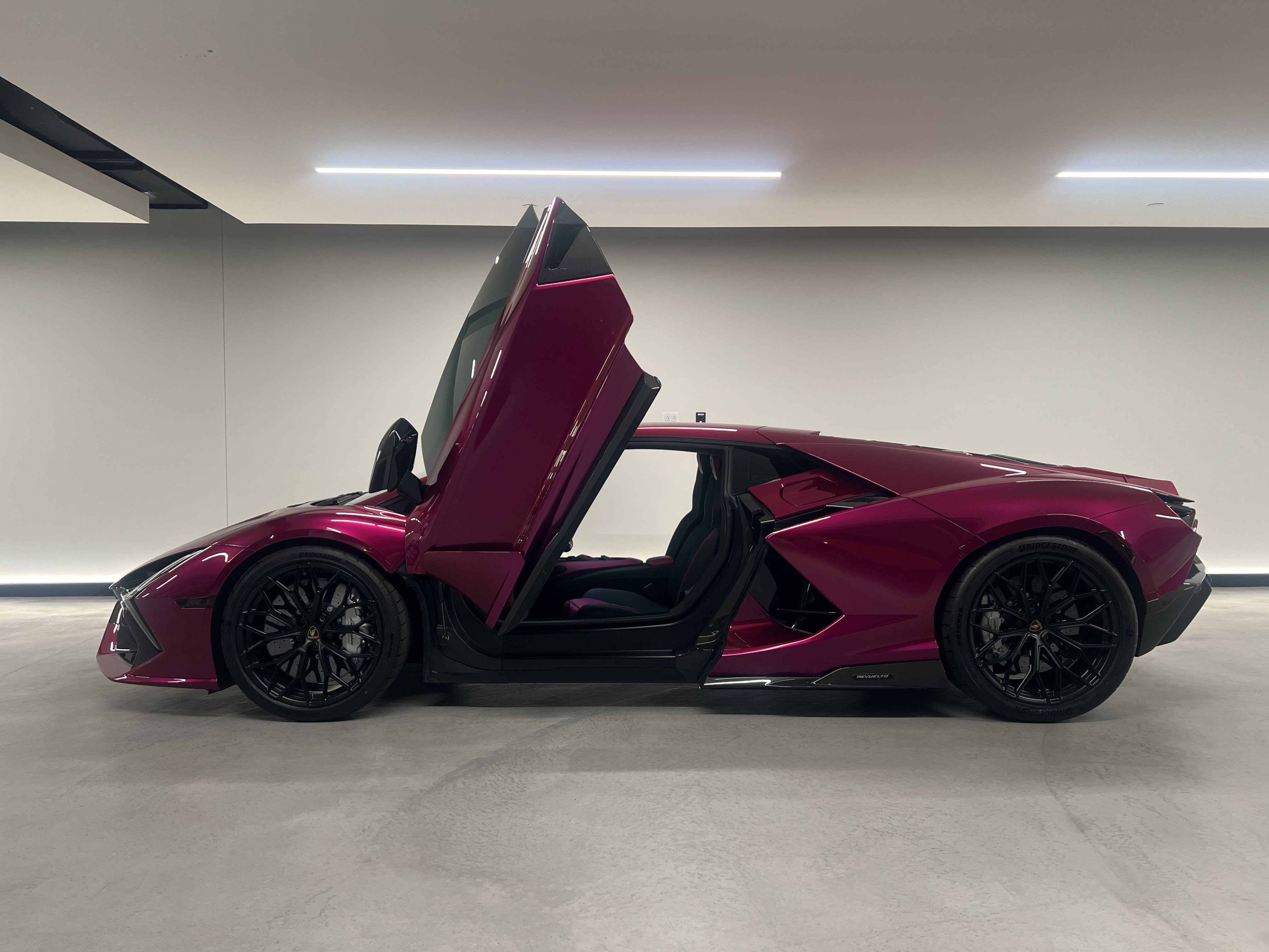 Used 2026 Lamborghini Revuelto AWD/4WD image 19