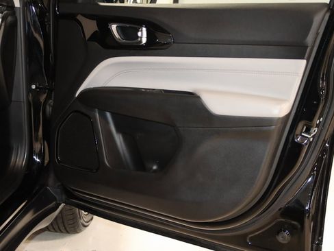 Used 2022 Jeep Compass Limited image 42