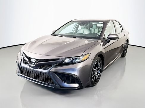 Used 2023 Toyota Camry SE FWD image 4