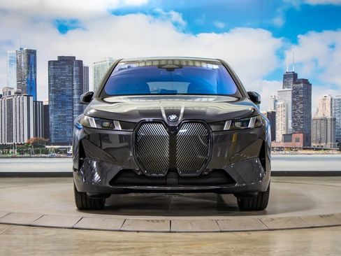 Used 2026 BMW iX xDrive45 w/ Premium Package image 3