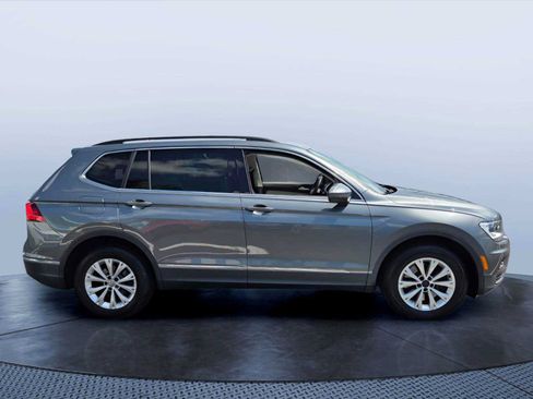Used 2018 Volkswagen Tiguan SE FWD image 2