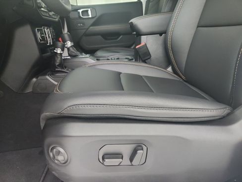 New 2025 Jeep Gladiator Sport image 20