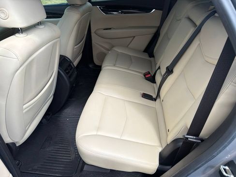 Used 2017 Cadillac XT5 FWD image 6