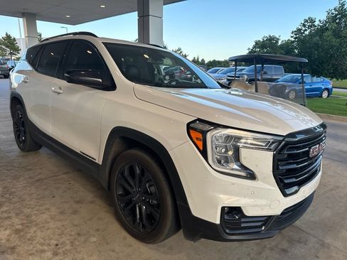 Used 2022 GMC Terrain SLT w/ Infotainment Package II AWD/4WD image 4