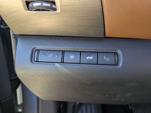 Used 2022 Nissan Pathfinder Platinum w/ Cargo Package FWD image 25