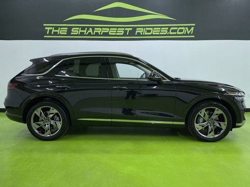 Used 2023 Genesis Electrified GV70 image 11