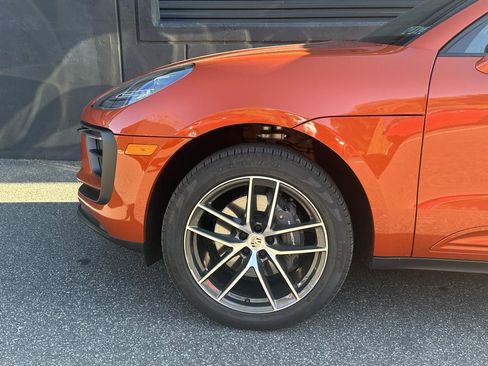 Certified 2025 Porsche Macan image 14