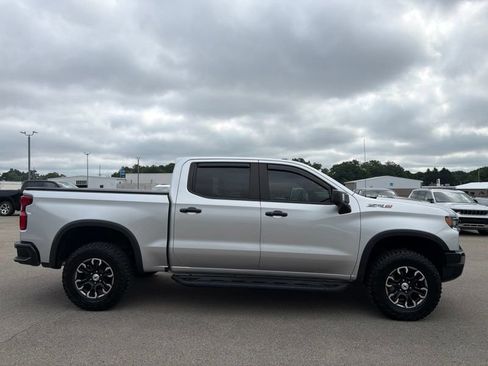 Used 2022 Chevrolet Silverado 1500 ZR2 w/ Technology Package AWD/4WD image 2