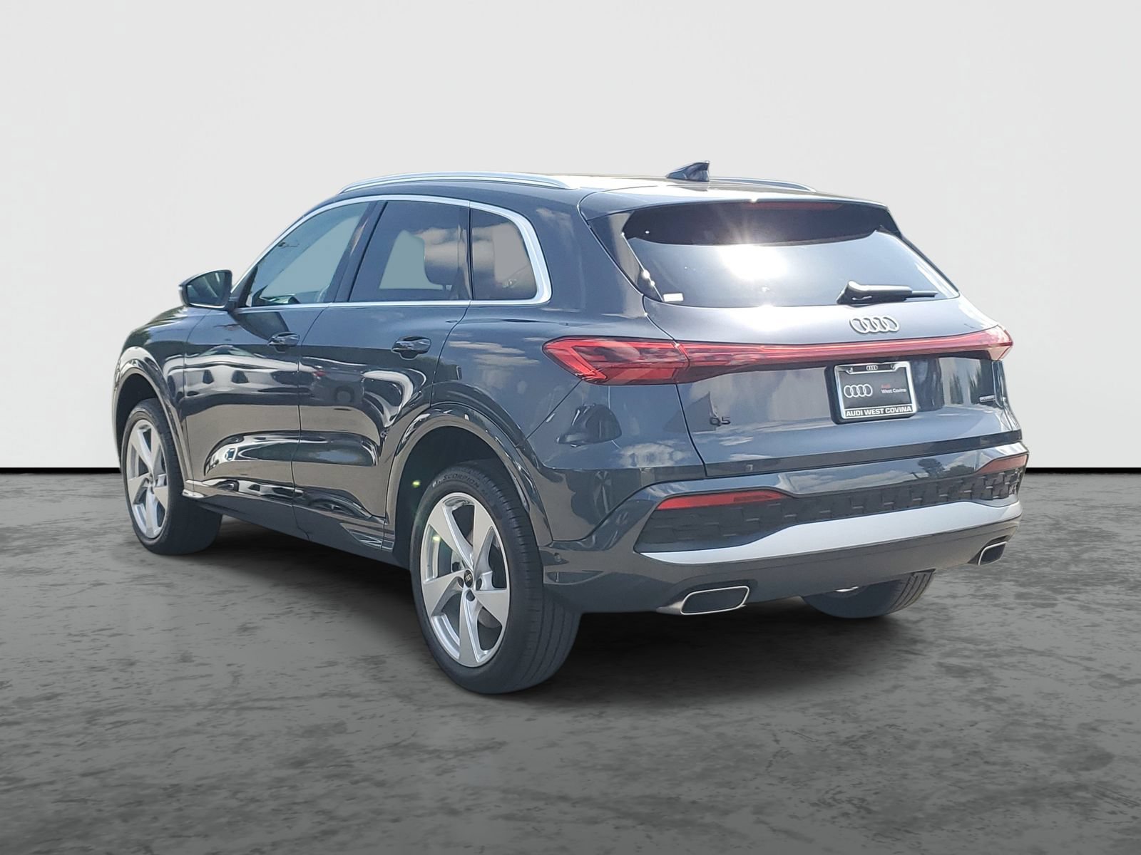 Used 2025 Audi Q5 Premium w/ Premium Plus AWD/4WD image 3
