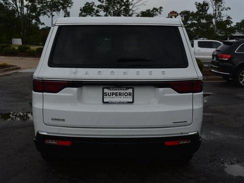 Used 2024 Jeep Wagoneer L Series II w/ Flexible Seating Group RWD image 6