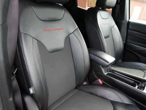 Used 2025 Jeep Compass Trailhawk AWD/4WD image 30