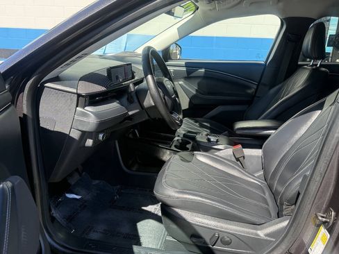 Used 2022 Ford Mustang Mach-E Select RWD image 9