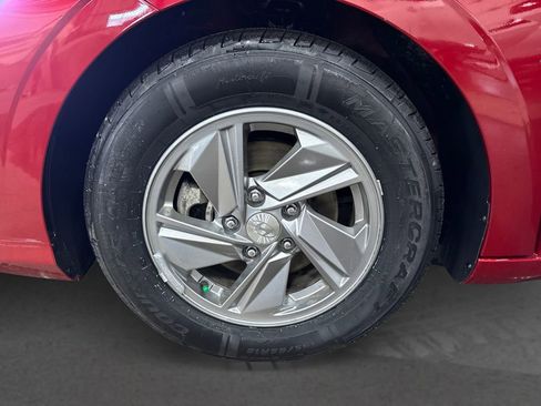 Used 2024 Hyundai Elantra SE image 12