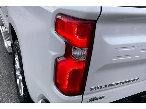 Used 2022 Chevrolet Silverado 1500 High Country w/ Technology Package AWD/4WD image 30