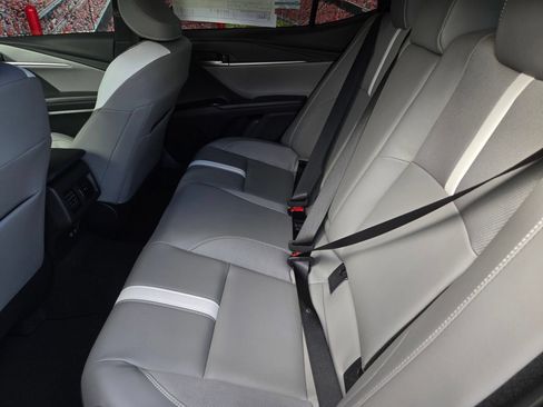 Used 2026 Toyota Camry SE FWD image 11