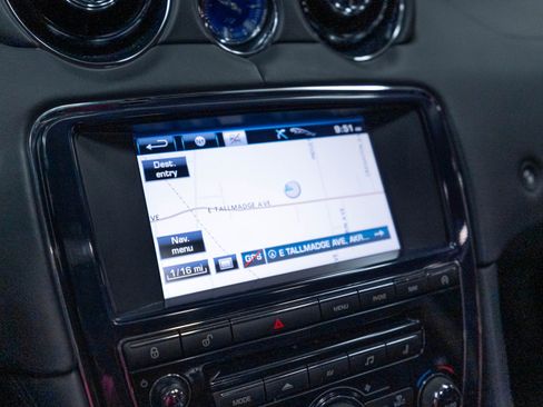Used 2013 Jaguar XJ AWD image 38