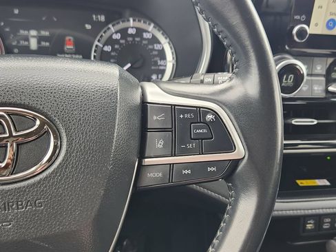 Used 2023 Toyota Highlander XLE AWD/4WD image 17