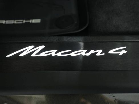 New 2026 Porsche Macan 4 Electric image 31