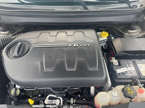 Used 2020 Jeep Cherokee Trailhawk w/ Cold Weather Group AWD/4WD image 6