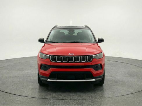 Used 2025 Jeep Compass Trailhawk AWD/4WD image 2