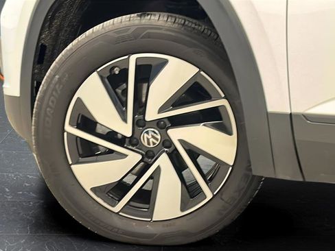 Used 2025 Volkswagen Atlas SE FWD image 29
