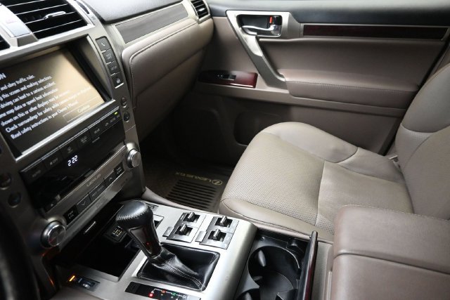 Used 2018 Lexus GX 460 Luxury w/ Preferred Accessory Package AWD/4WD image 32