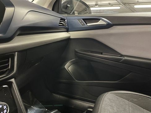 Used 2023 Volkswagen Taos SE image 31