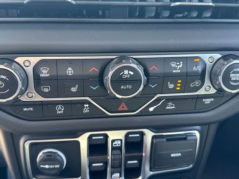 Used 2024 Jeep Wrangler Sahara w/ Technology Group image 23