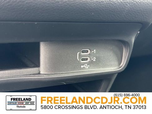 New 2027 Chrysler Pacifica Select FWD image 29