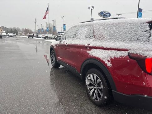 Used 2025 Ford Explorer ST-Line image 5