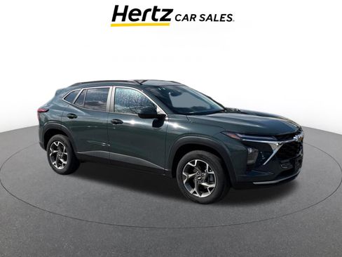 Used 2025 Chevrolet Trax LT image 1